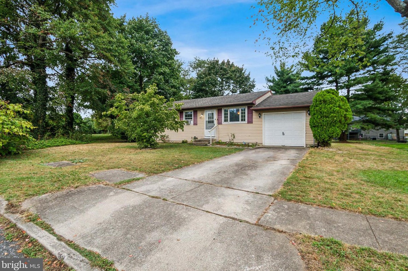 192 Monmouth Ave, West Deptford, NJ 08086