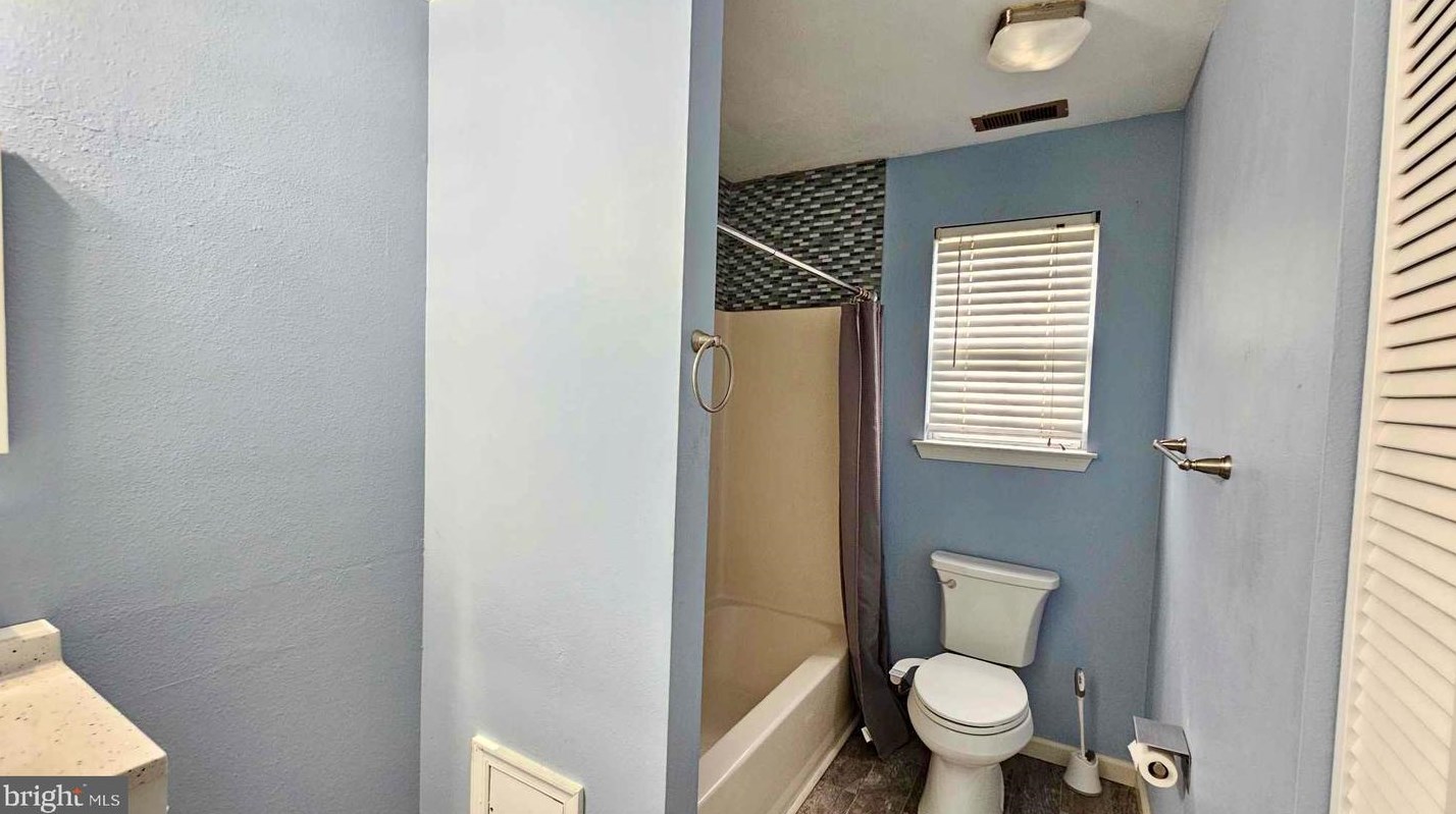 1195 Tristram Cir, West Deptford NJ  08051-2264 exterior