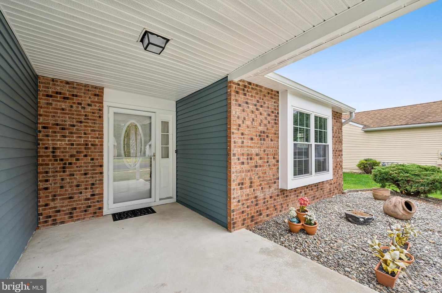 123 Lakebridge Dr, West Deptford, NJ 08096