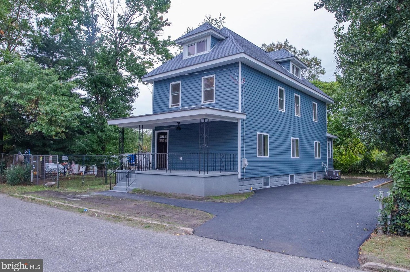 335 W Adams St, West Deptford, NJ 08066