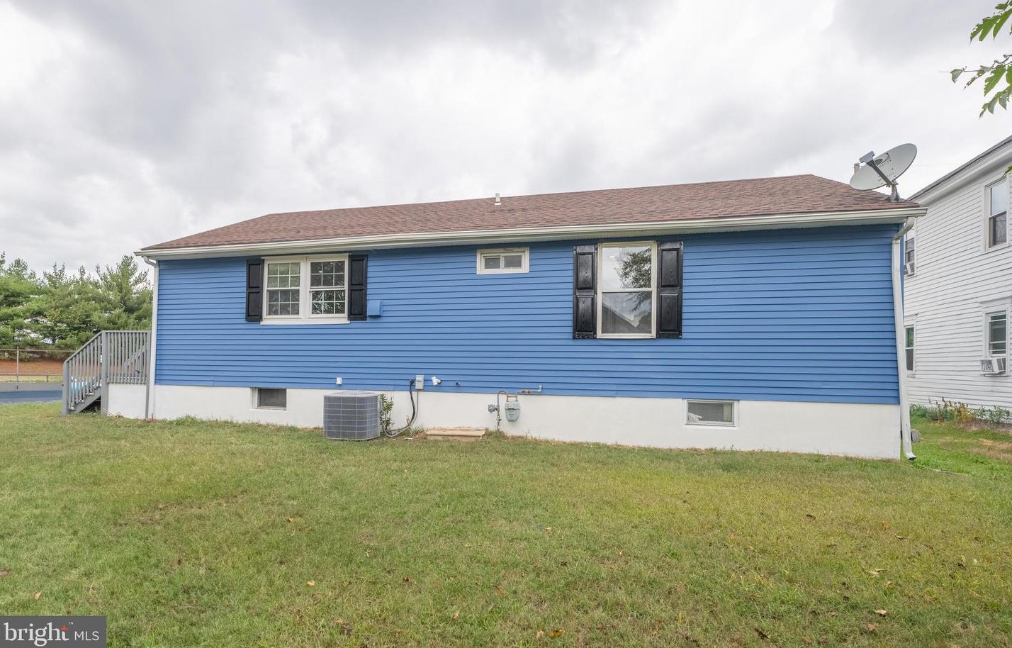 372 W Washington St, West Deptford, NJ 08066