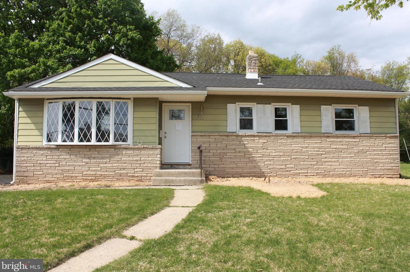 20 Fairmount Dr, Aura, NJ 08028-1306