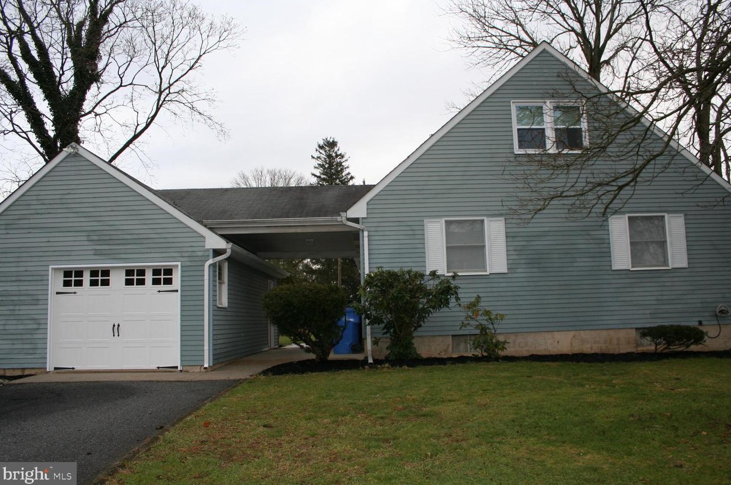 49 Chestnut St, Clayton, NJ 08312-1809