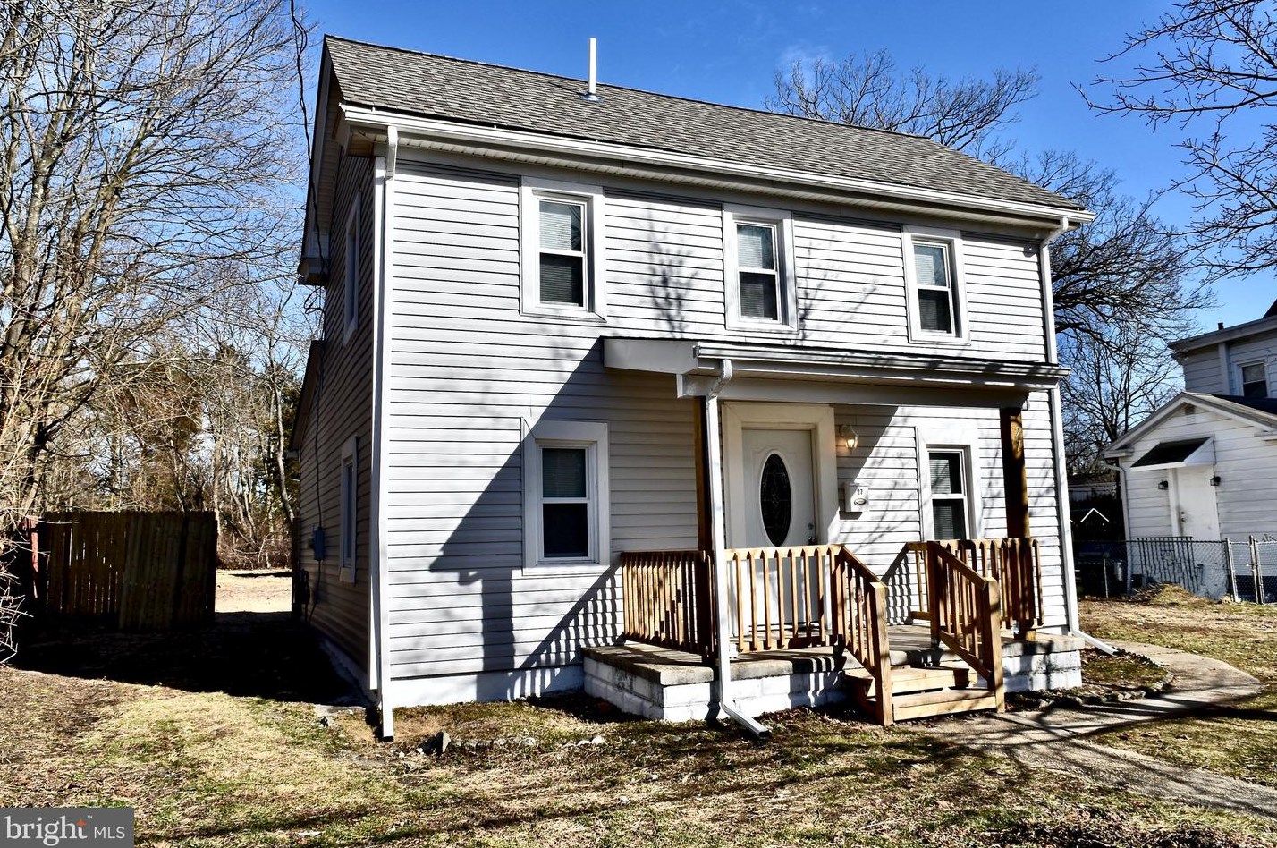 27 Academy St, Clayton, NJ 08312-1433