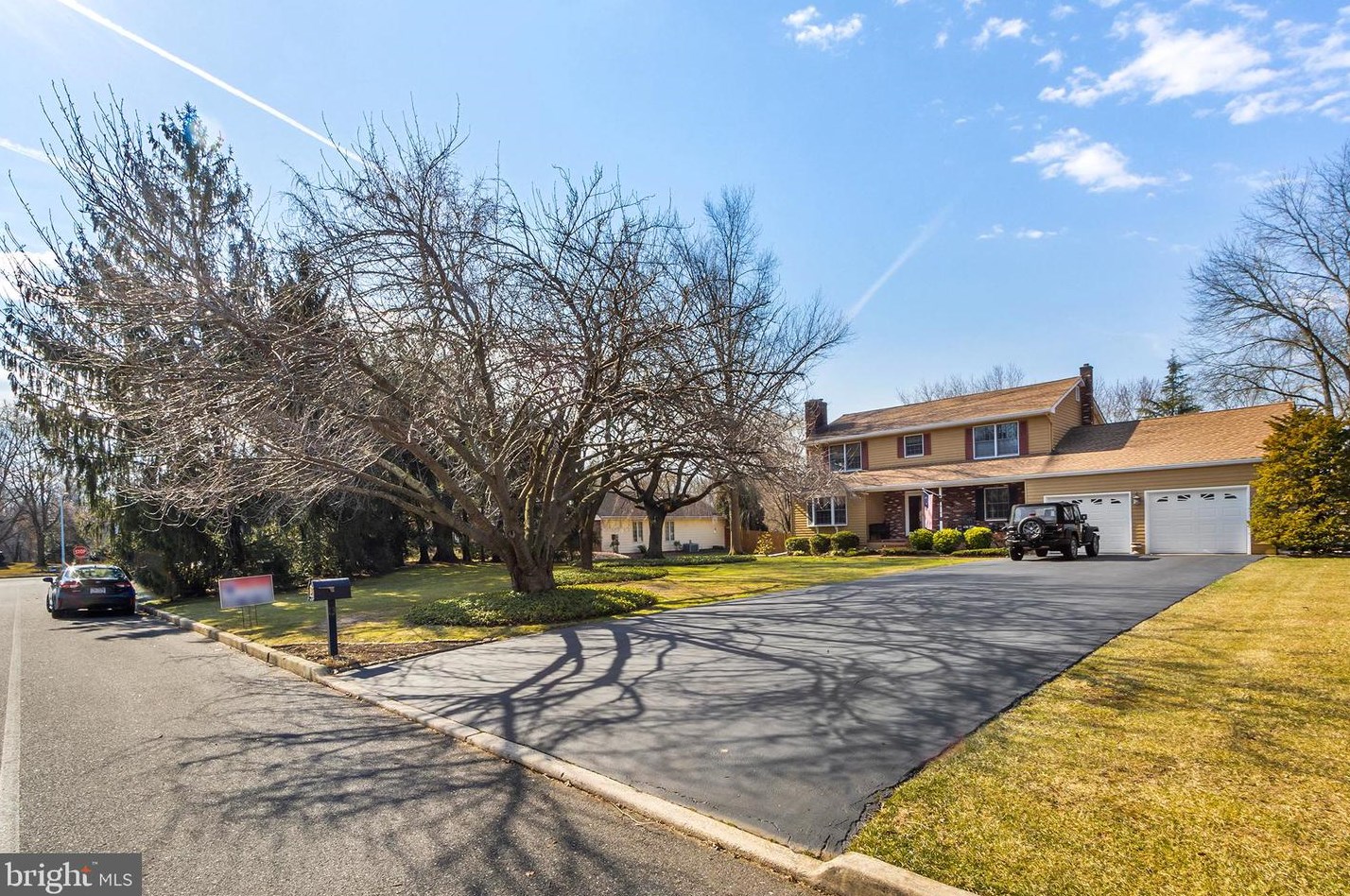 13 Bodo Otto Dr, Mickleton, NJ 08056-1417