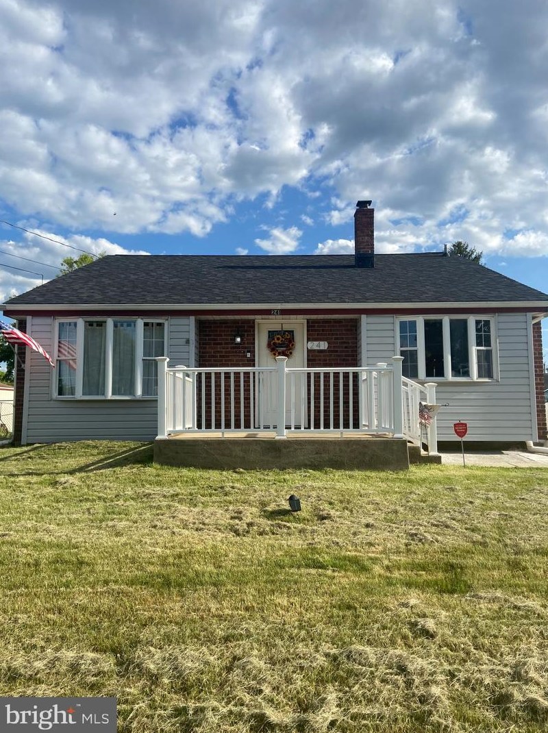 241 Capital Dr, West Deptford, NJ 08051