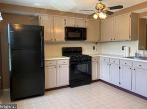 27 Stoneshire Dr, Aura, NJ 08028-2933