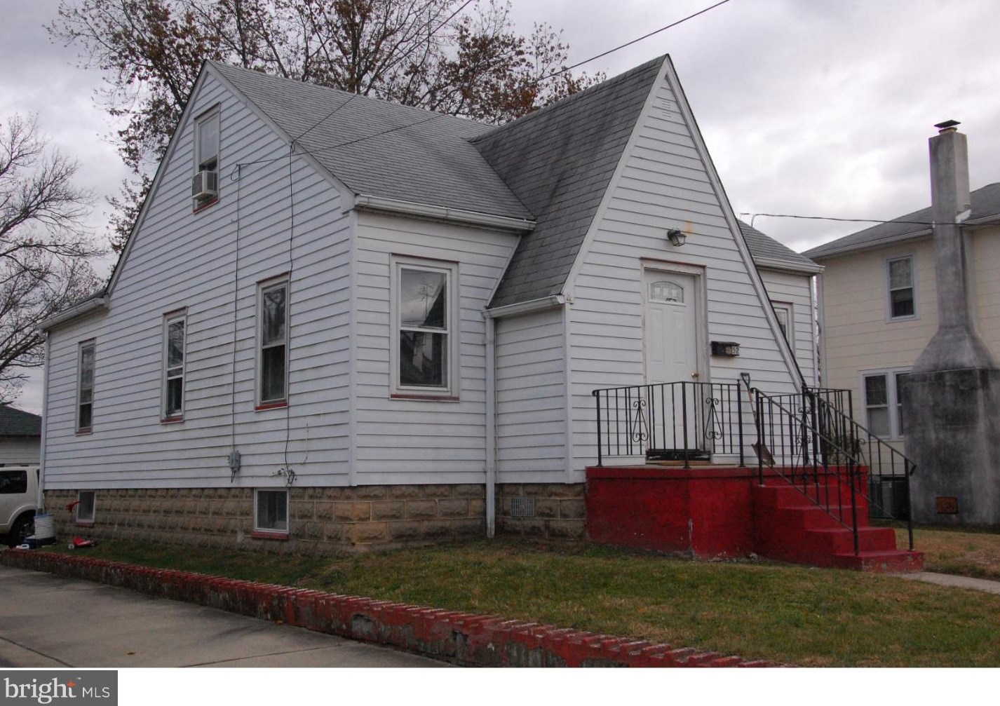 52 Oak St, Pennsville, NJ 08070-2043