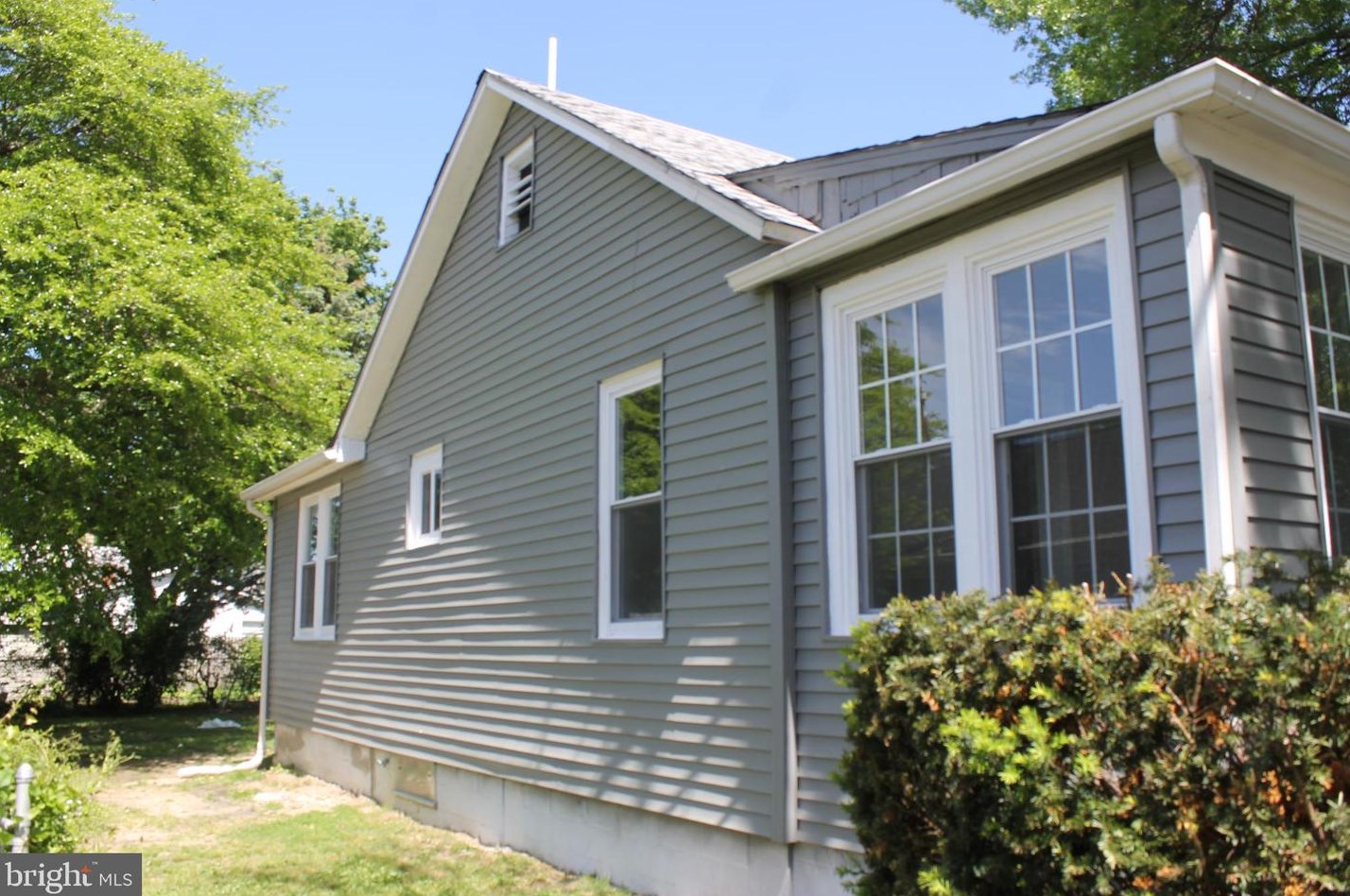 270 B St, Carneys Point Township NJ  08069-2324 exterior