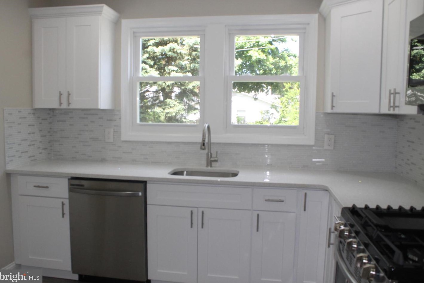 270 B St, Carneys Point Township NJ  08069-2324 exterior