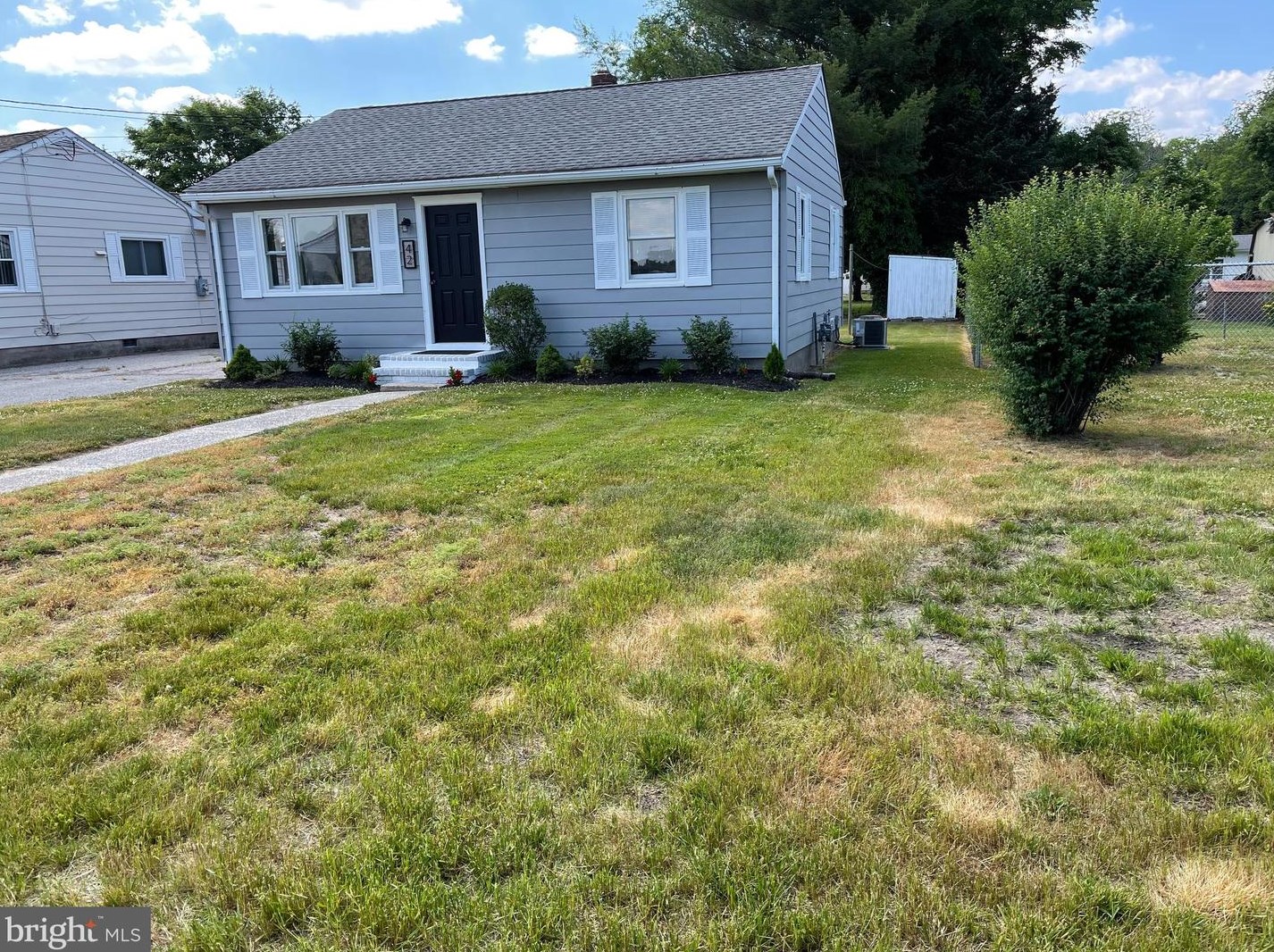 42 Grandview Ct, Carneys Point Township, NJ 08069-2535