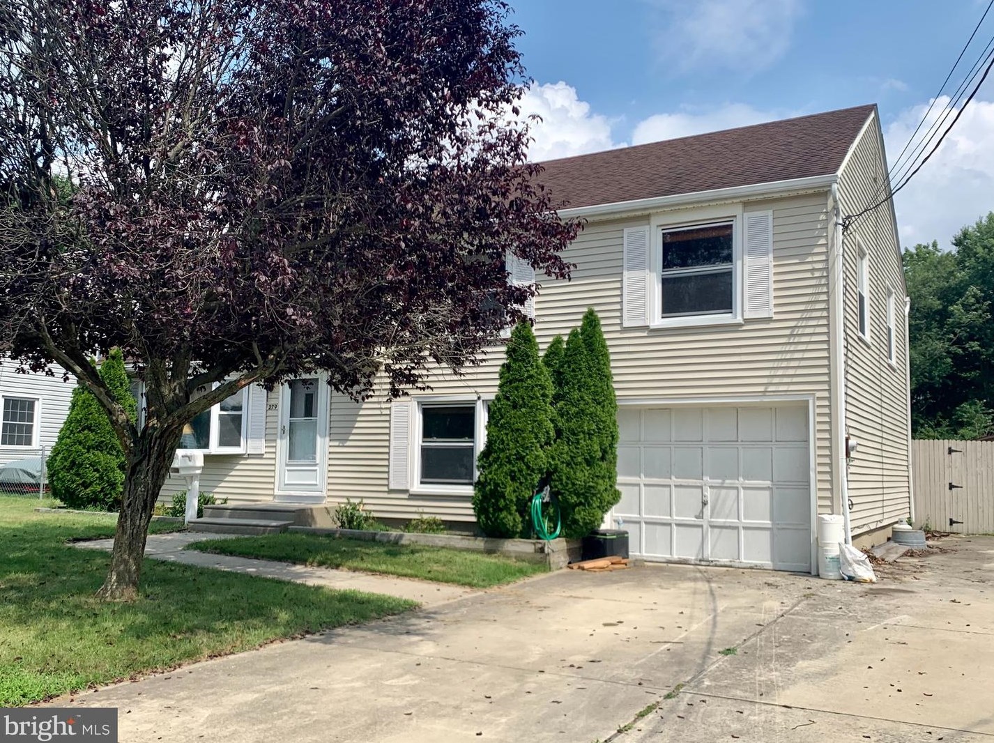 279 Justice Dr, Carneys Point Township, NJ 08069-2608