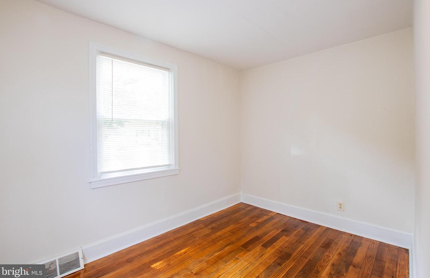 187 Crossland Ave, Salem NJ 08079-1612 exterior