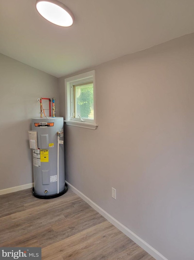 237 C St, Carneys Point Township NJ  08069-2103 exterior