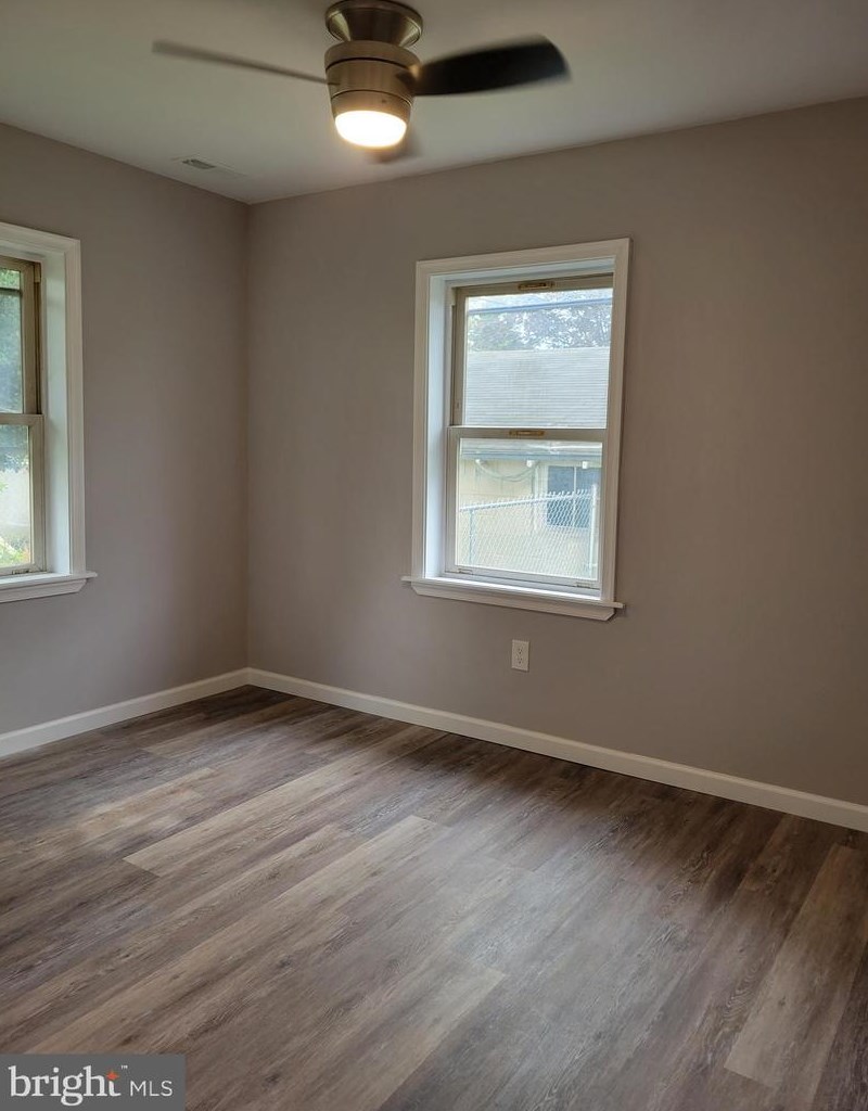 237 C St, Carneys Point Township NJ  08069-2103 exterior