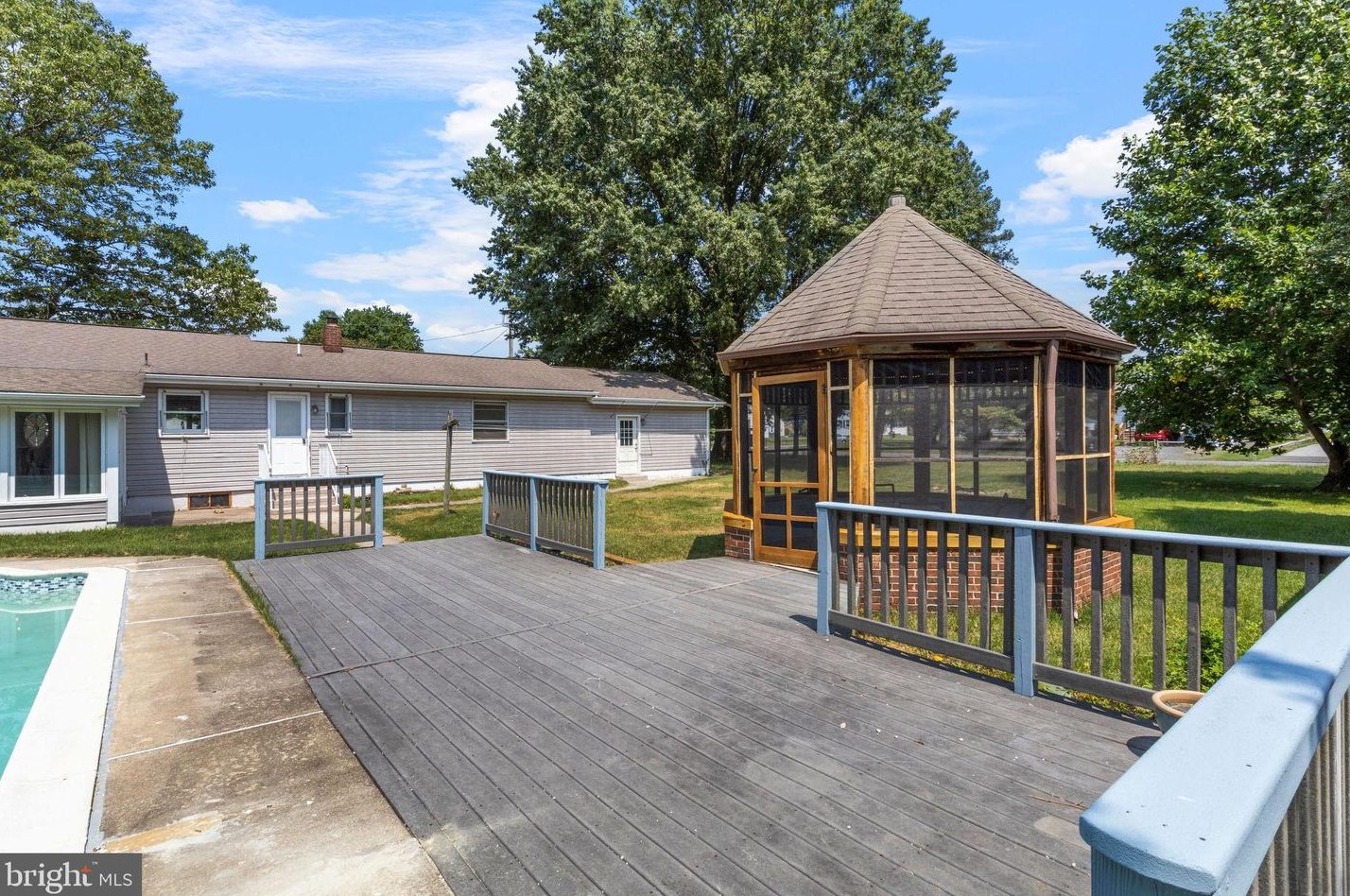 174 Morningside Dr, Pennsville NJ 08070-3046 exterior