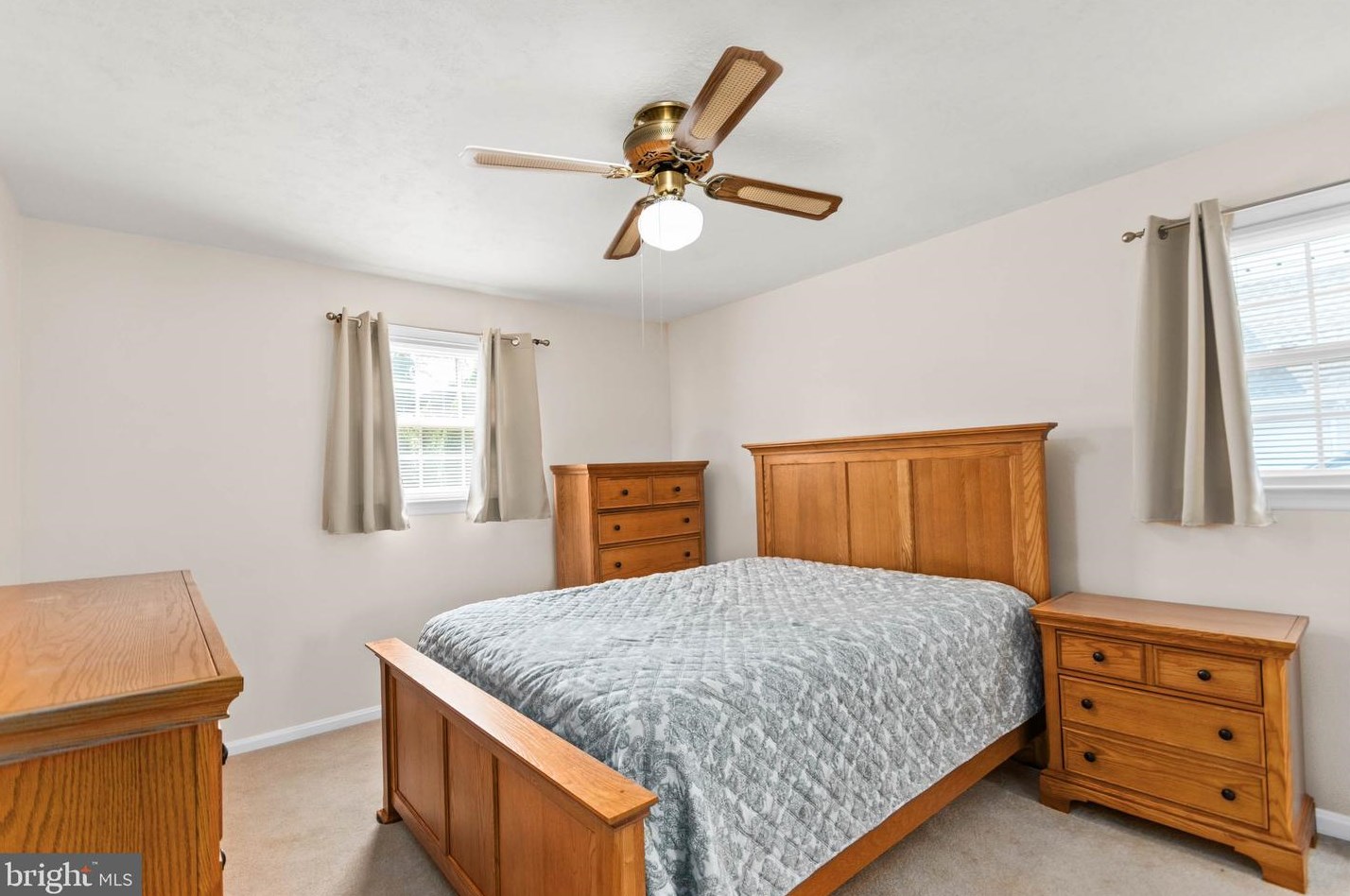 335 Pittsfield St, Pennsville NJ 08070-1924 exterior