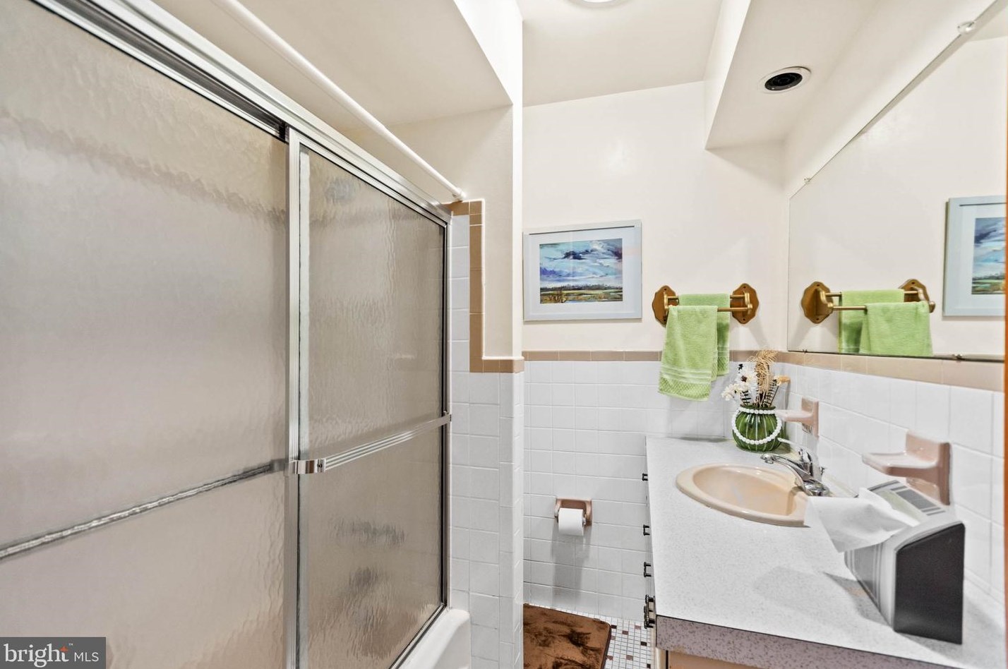 335 Pittsfield St, Pennsville NJ 08070-1924 exterior