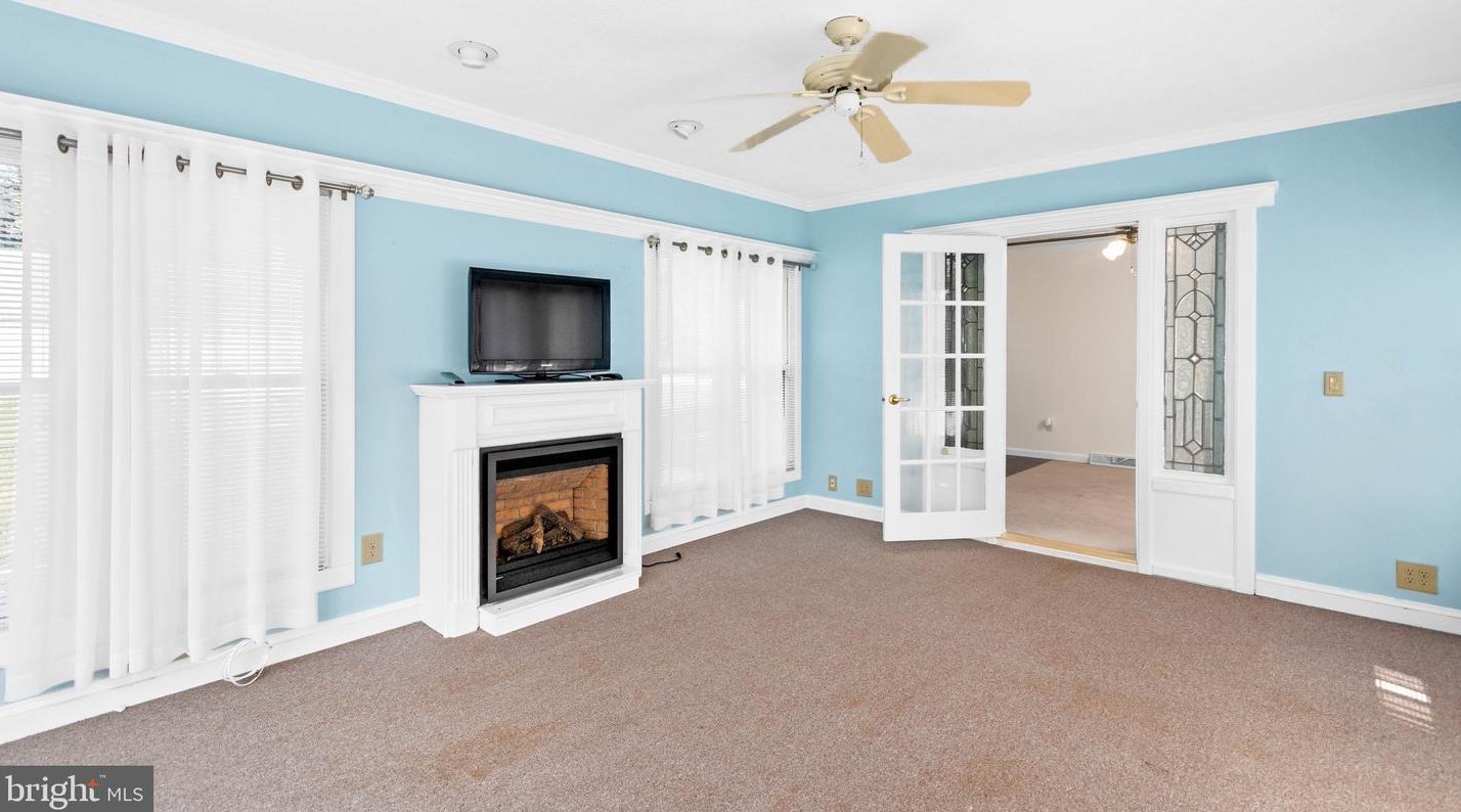 335 Pittsfield St, Pennsville NJ 08070-1924 exterior