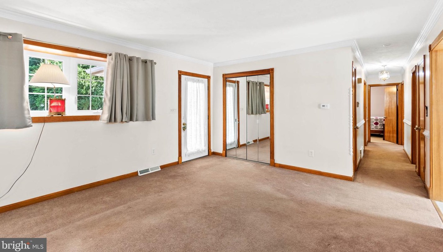 335 Pittsfield St, Pennsville NJ 08070-1924 exterior