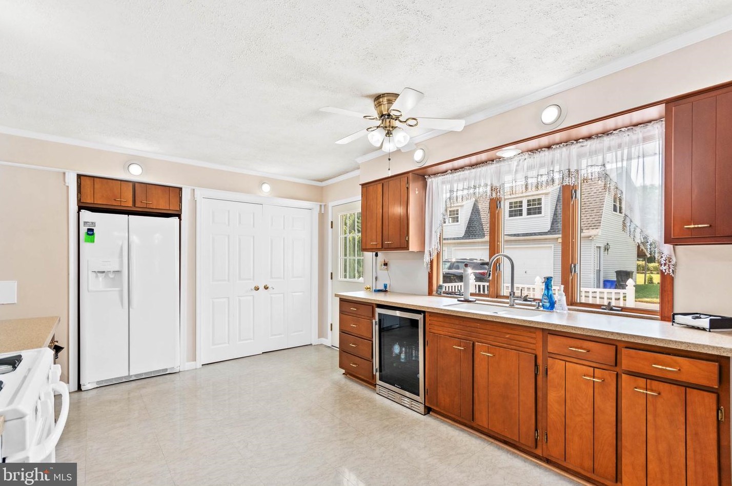 335 Pittsfield St, Pennsville NJ 08070-1924 exterior