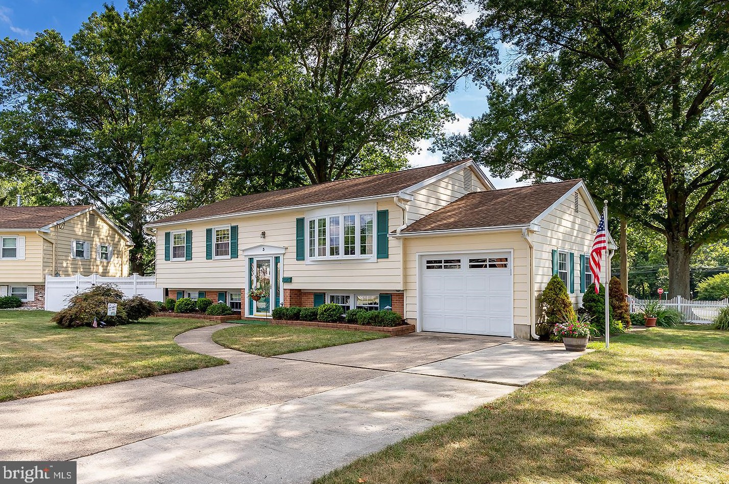 3 Magnolia Ct, Pilesgrove, NJ 08098