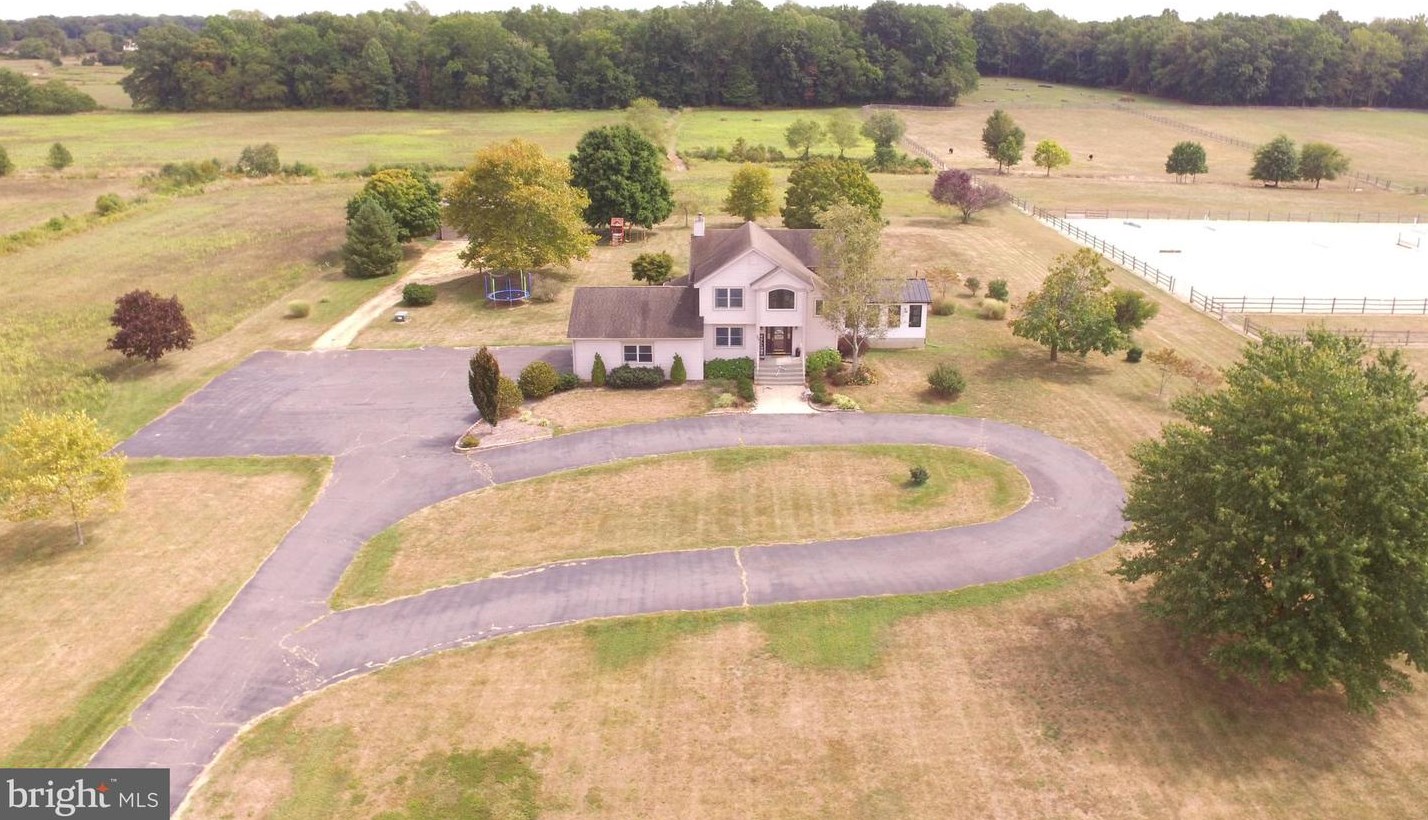 298 E Lake Rd, Pilesgrove, NJ 08098