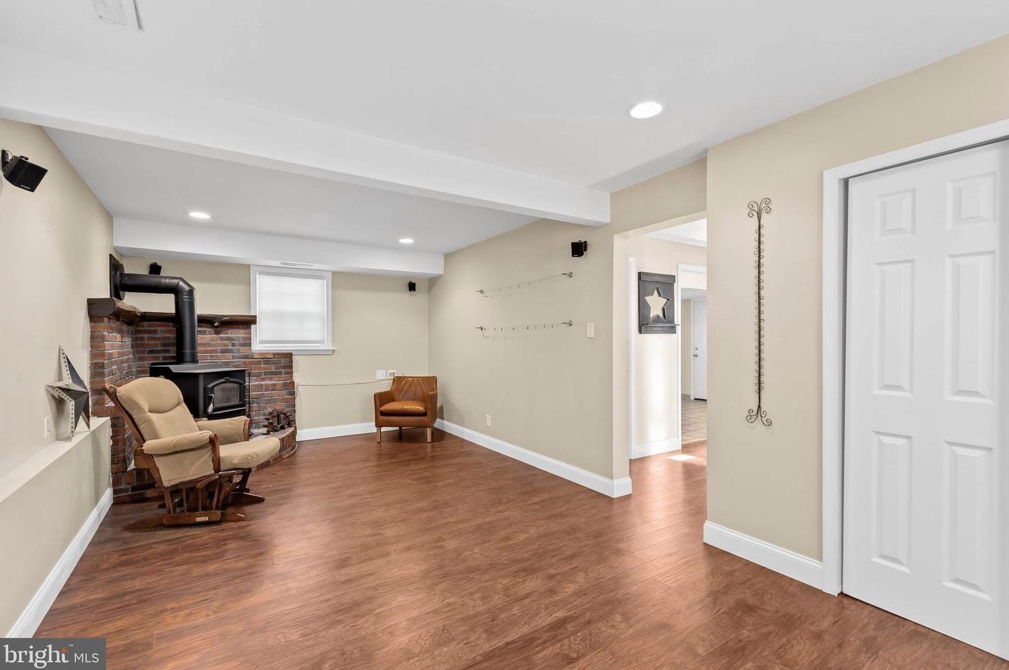 124 Riv Dr Ave, Pennsville NJ 08070-2247 exterior