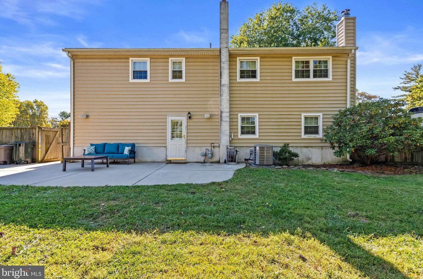 124 Riv Dr Ave, Pennsville NJ 08070-2247 exterior