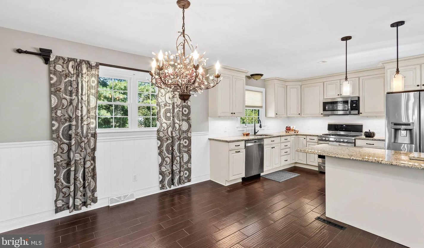 124 Riv Dr Ave, Pennsville NJ 08070-2247 exterior