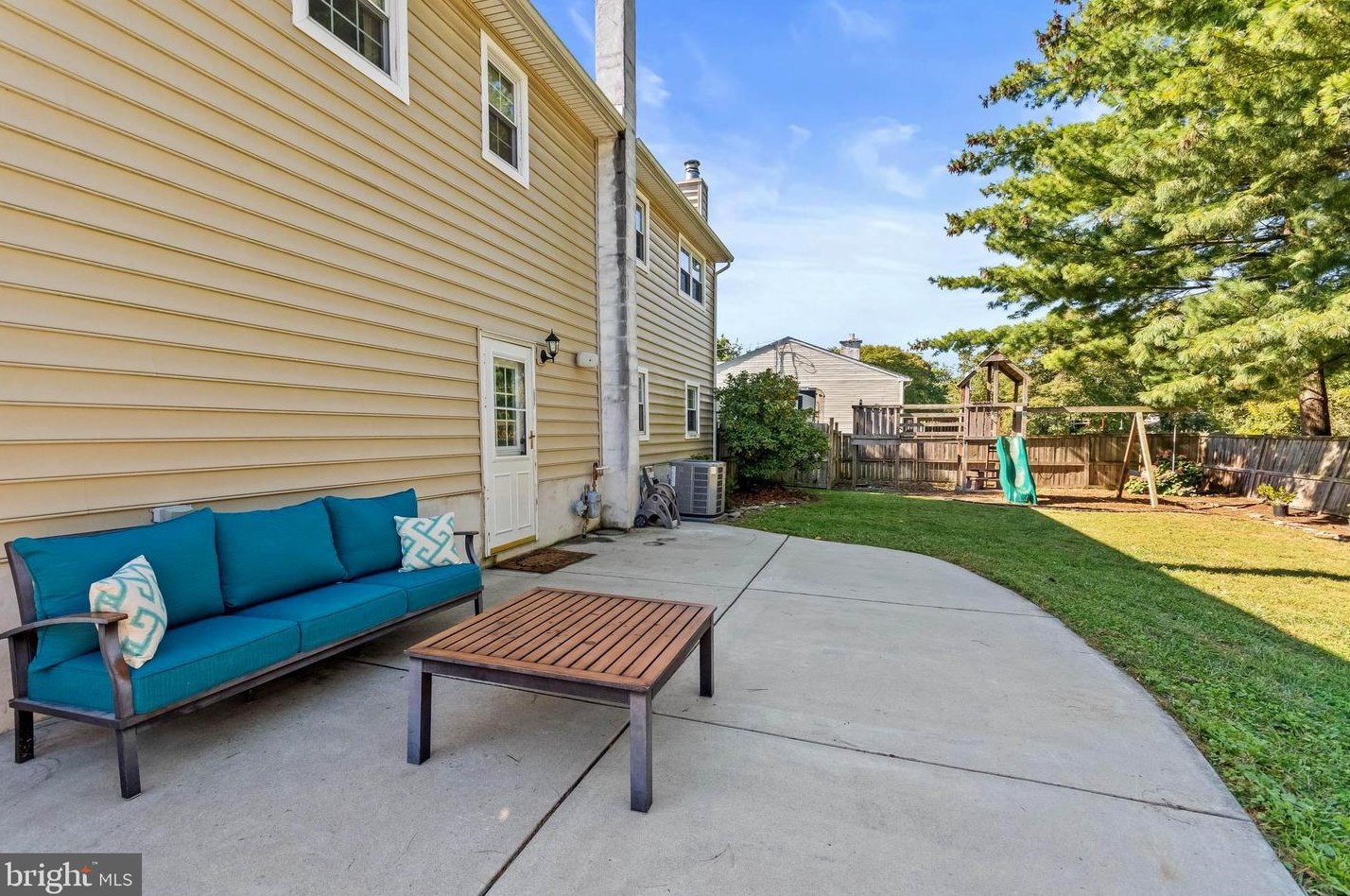 124 Riv Dr Ave, Pennsville NJ 08070-2247 exterior