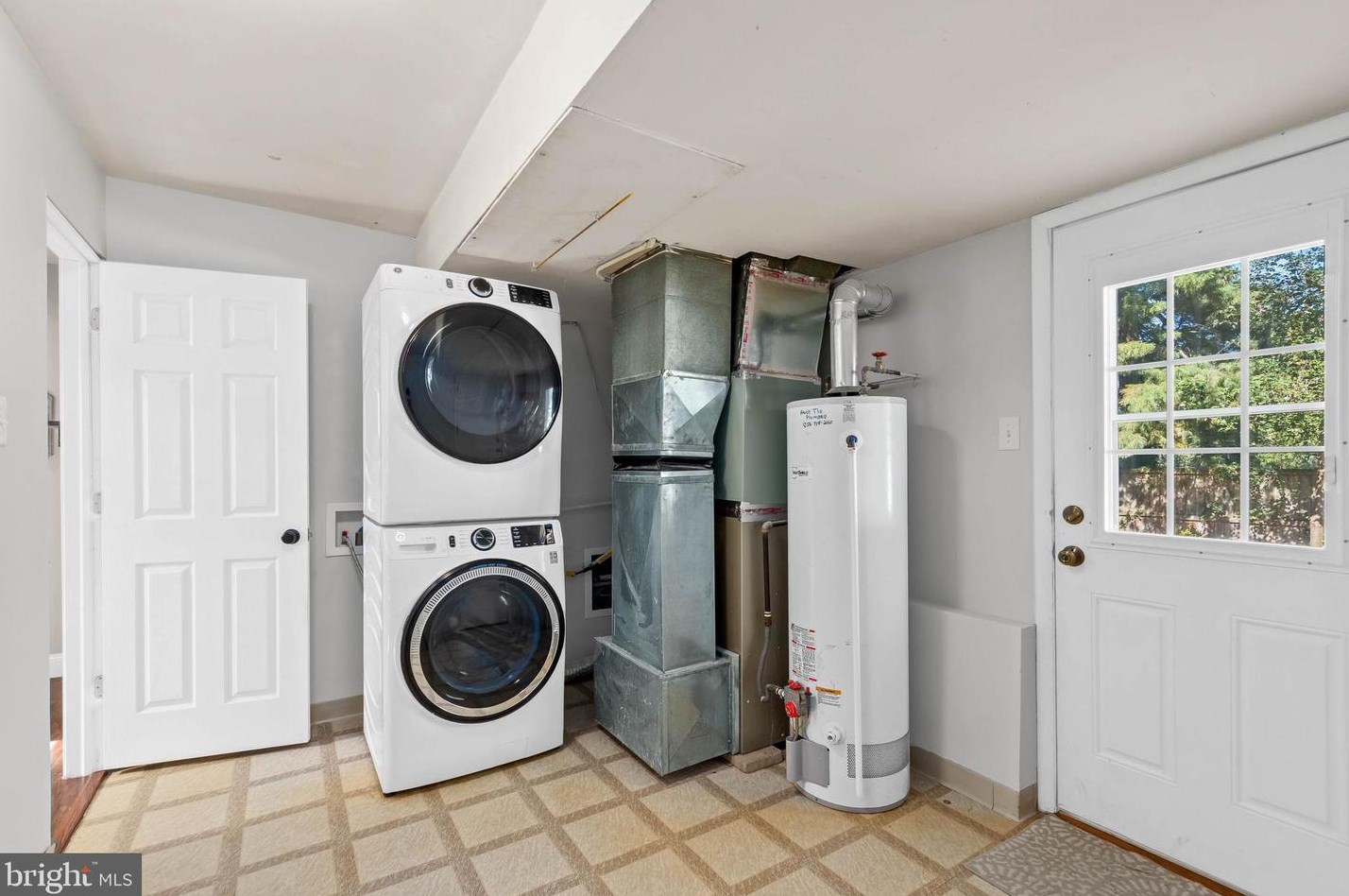 124 Riv Dr Ave, Pennsville NJ 08070-2247 exterior