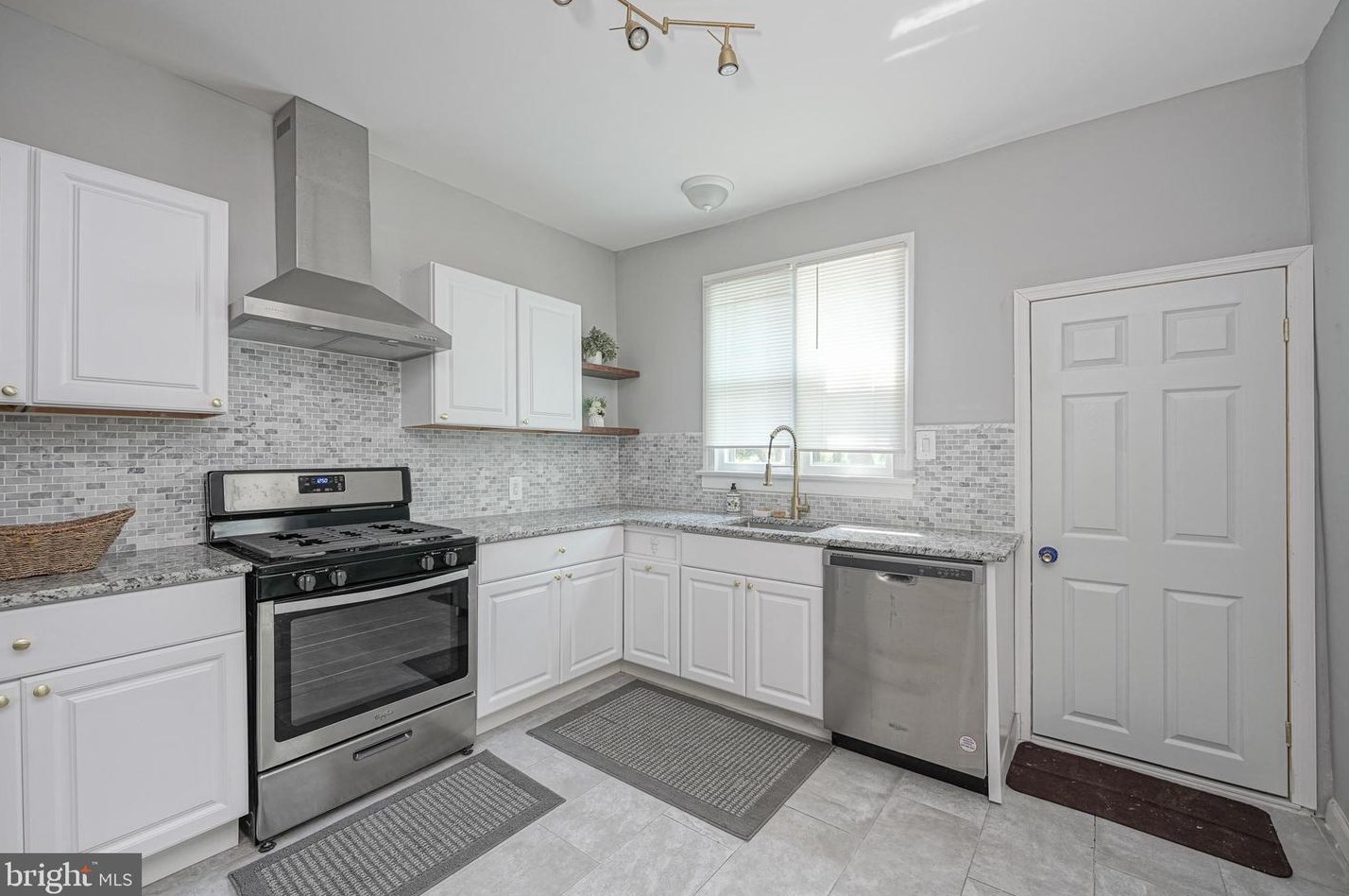 37 Main St, Pennsville, NJ 08070