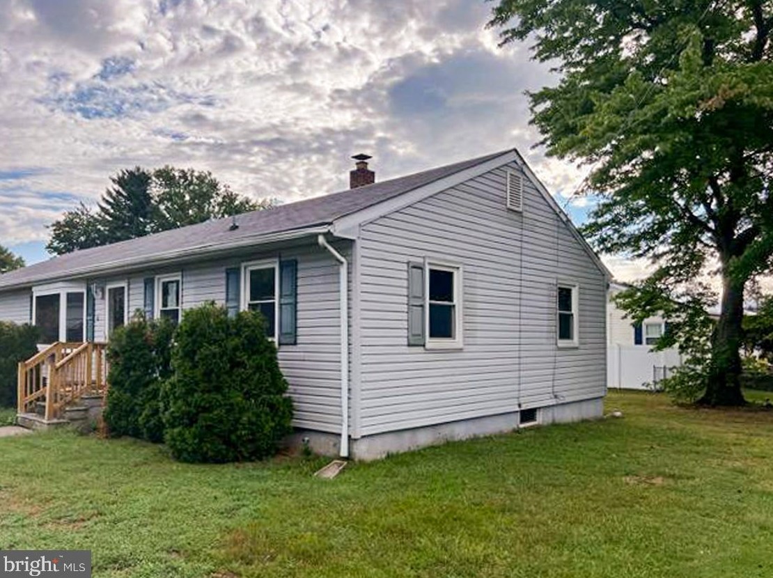 42 Penn Beach Dr, Pennsville, NJ 08070-3637