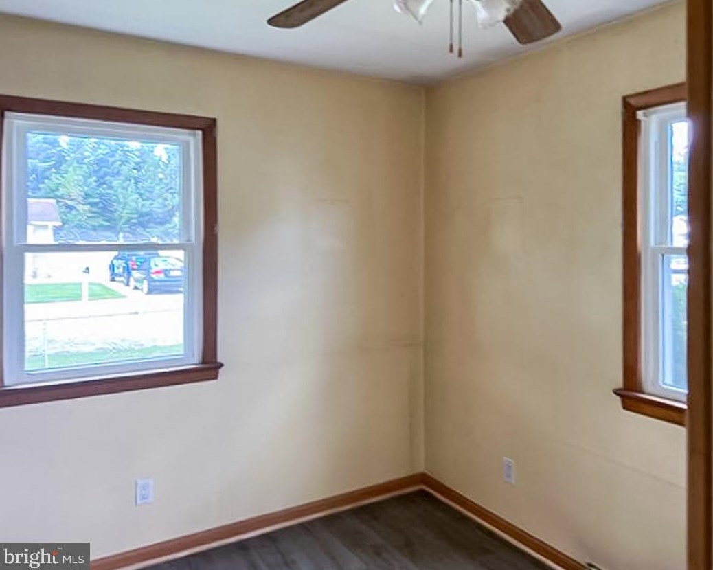 42 Penn Bch Dr, Pennsville NJ 08070-3643 exterior