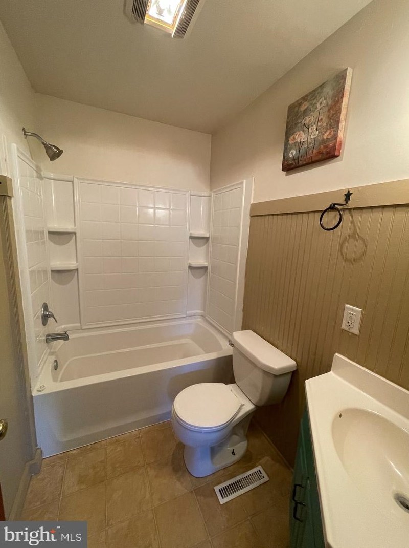 33 Harvard Rd, Pennsville NJ 08070-3603 exterior