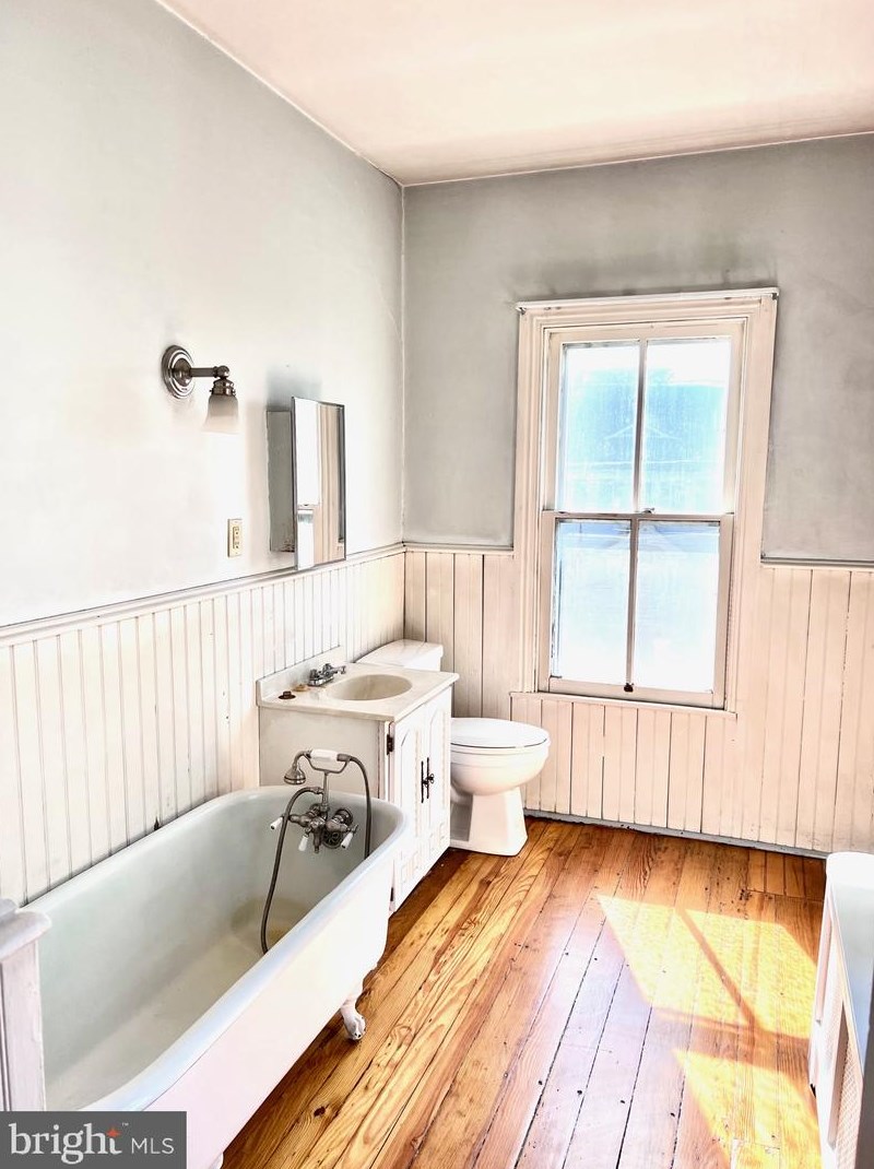 10 W Main St, Alloway, NJ 08001