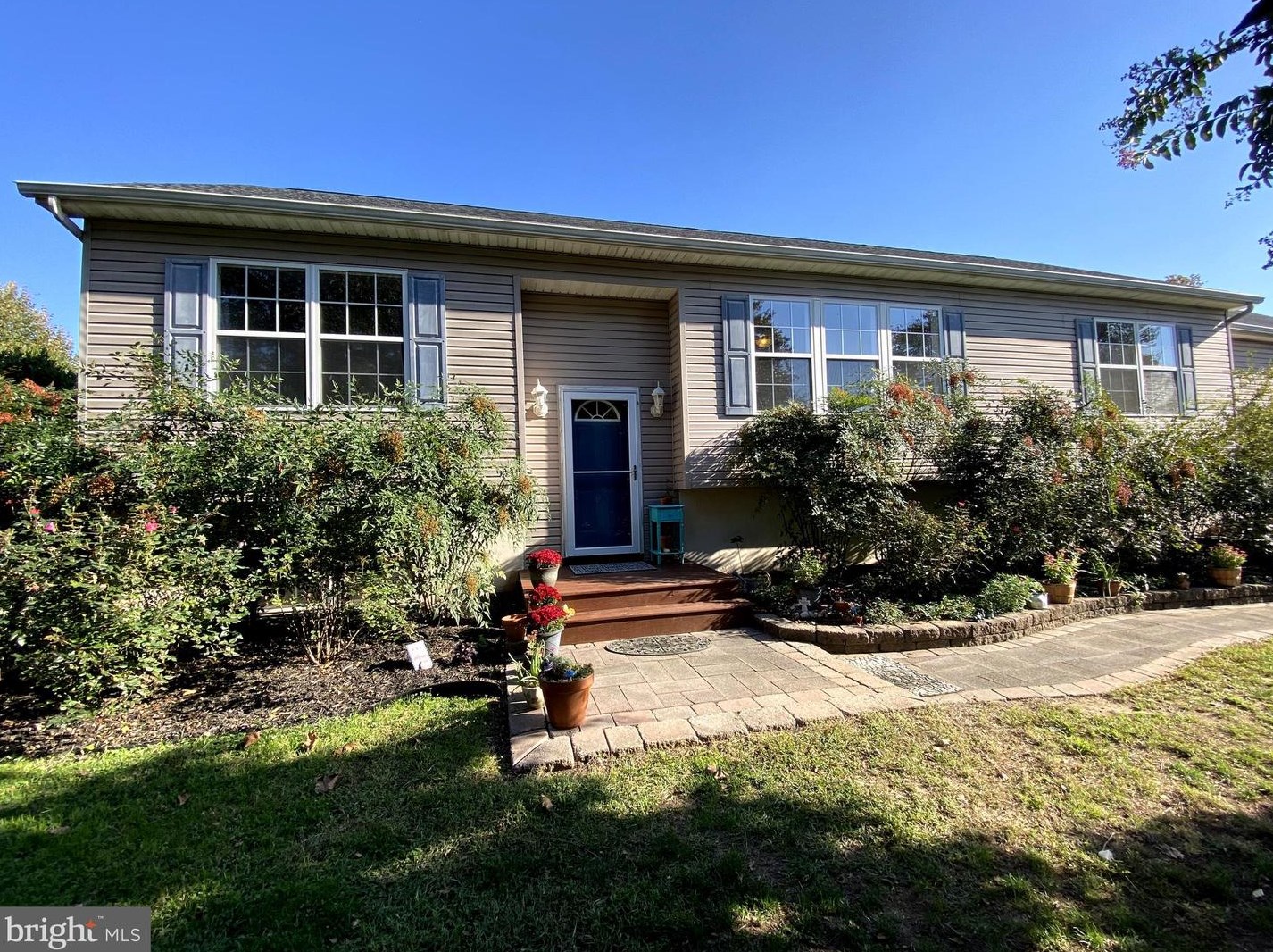 22 Glen Dr, Pennsville, NJ 08070-2526
