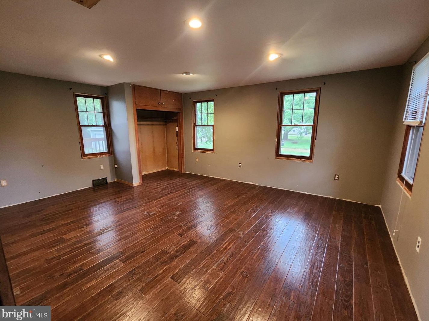 70 Heron Ave, Pennsville NJ 08070-1307 exterior