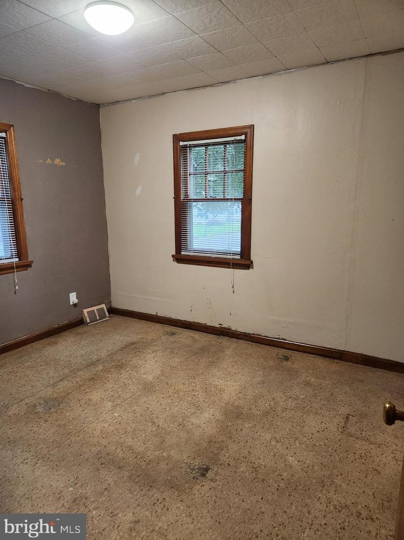 70 Heron Ave, Pennsville NJ 08070-1307 exterior