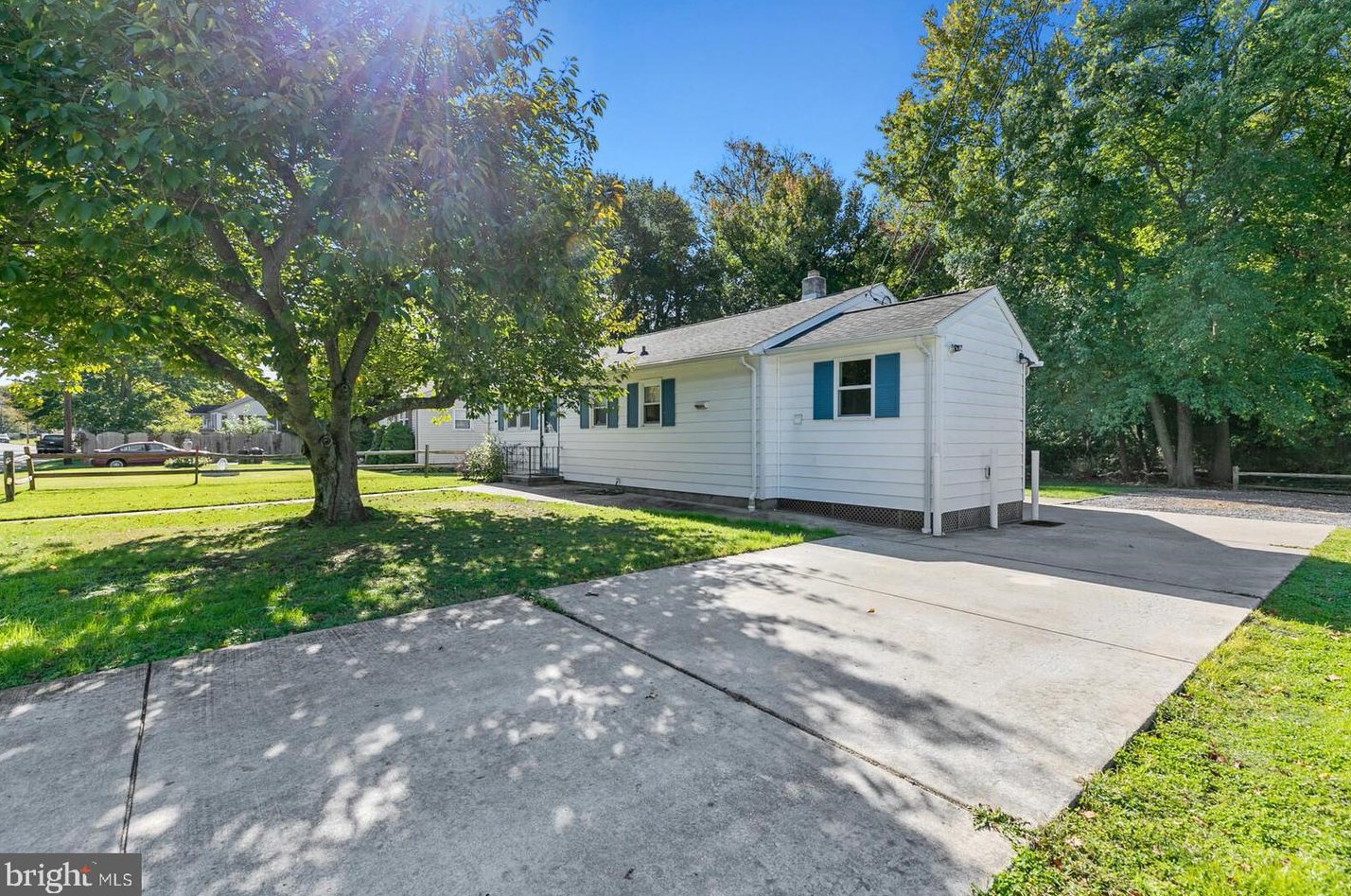 25 Glenwood Ave, Pennsville, NJ 08070-1801