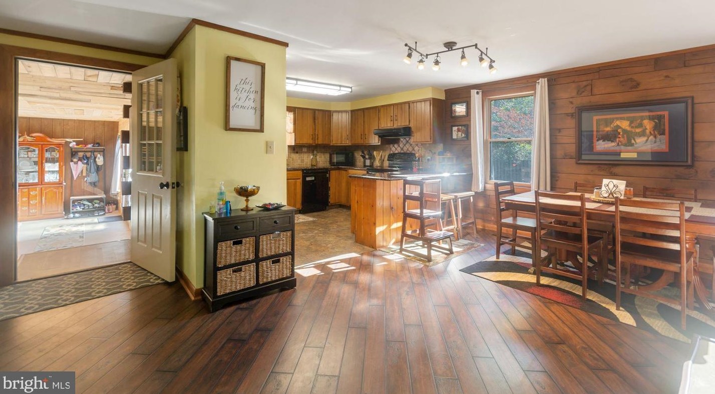 46 Delaware Ave, Pennsville NJ 08070-1825 exterior