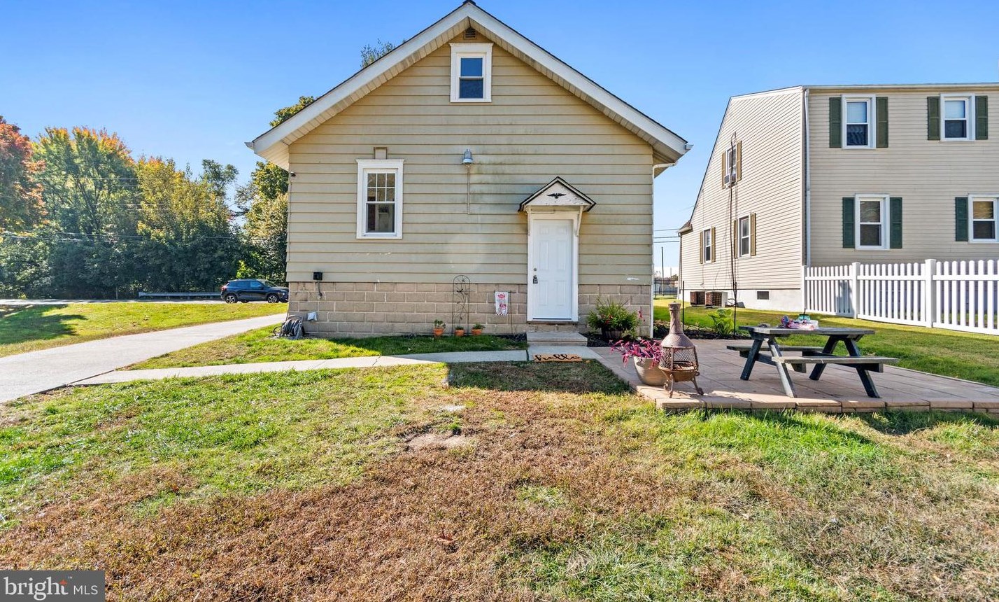 86 Pittsfield St, Pennsville NJ  08070-1820 exterior