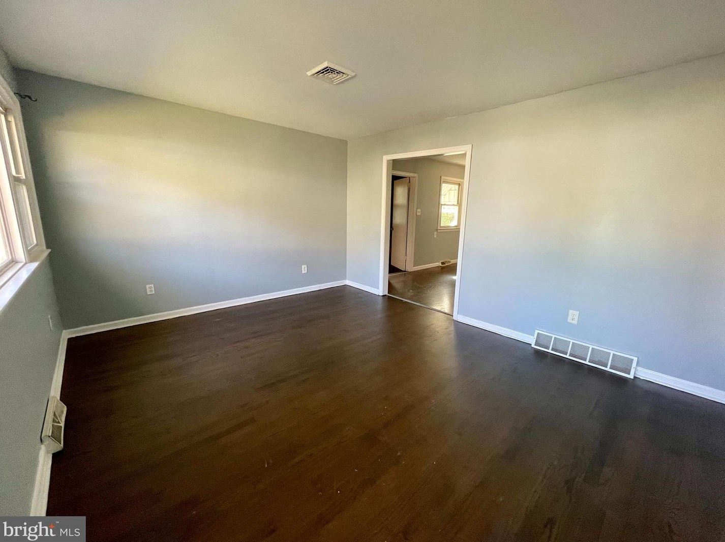 13 Dunlap Ave, Pennsville, NJ 08070-1148