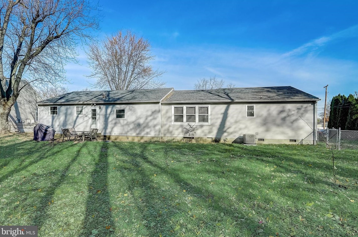 145 Harvard Rd, Pennsville NJ 08070-2927 exterior