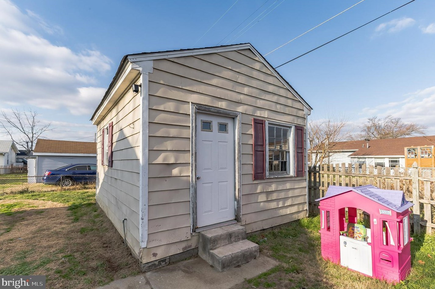 86 Highland Ave, Pennsville NJ  08070-2209 exterior