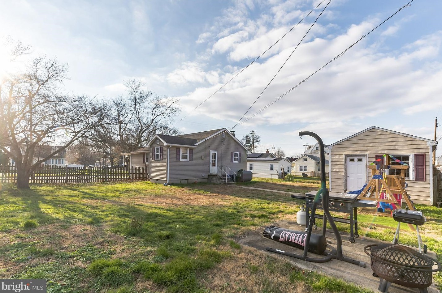 86 Highland Ave, Pennsville NJ  08070-2209 exterior