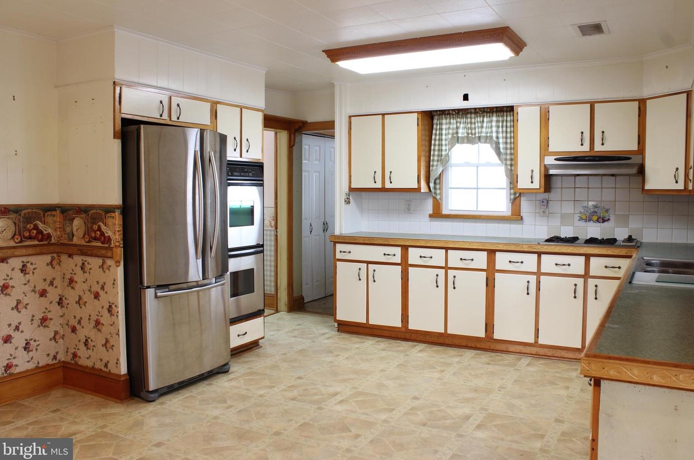 20 S Norman Ave, Carneys Point Township, NJ 08069