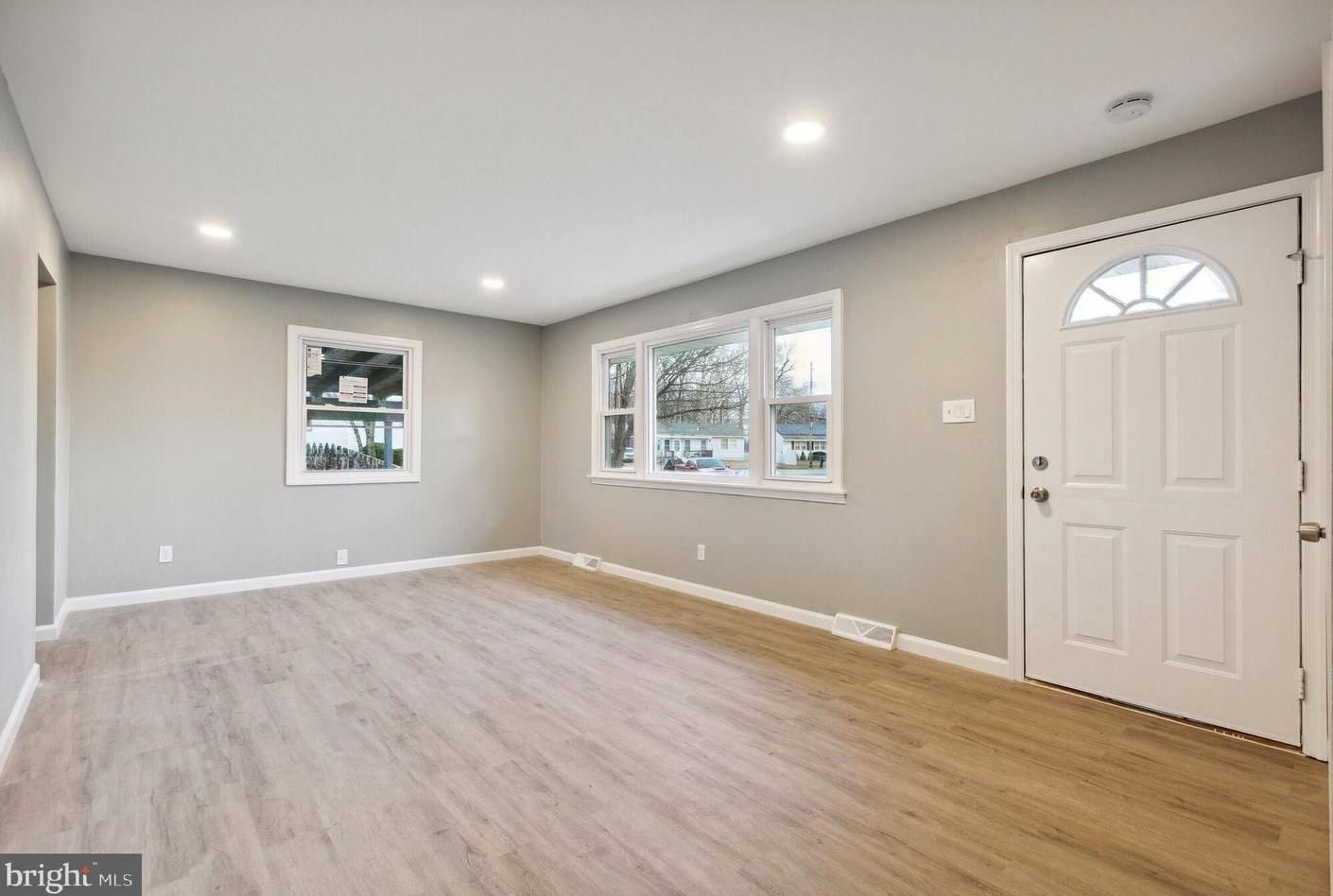 16 Donna Dr, Pedricktown, NJ 08067