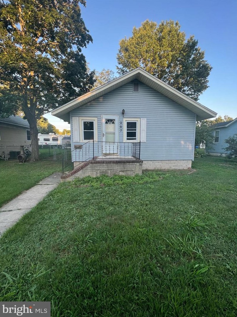 287 C St, Carneys Point Township NJ  08069-2334 exterior